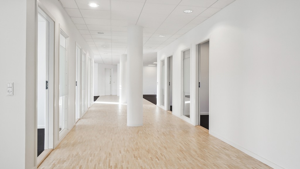 Ejendom med gode adgangsforhold og parkering