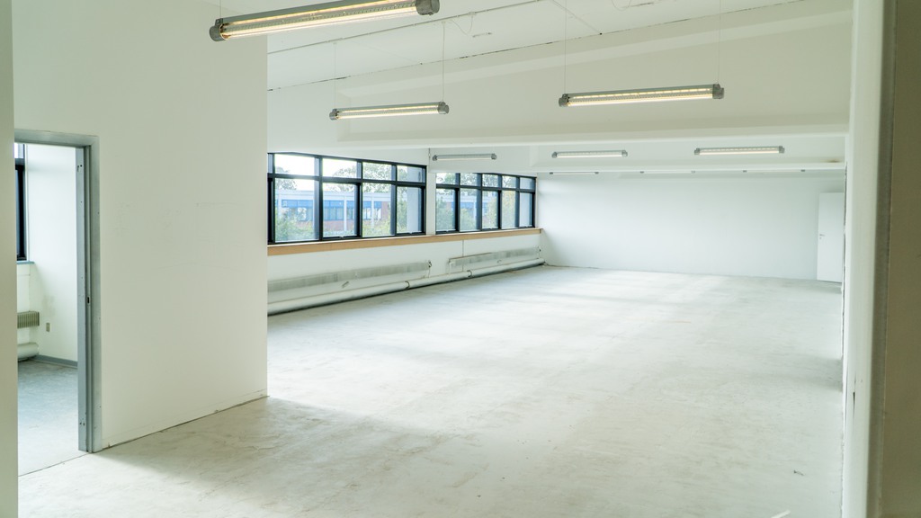 Funktionelt lejemål tæt på motorvej og letbane