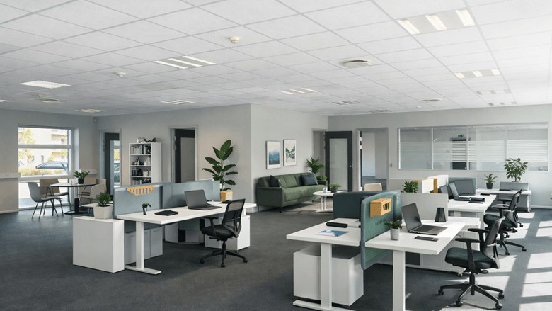 Moderne lyst kontordomicil på Bymosevej 4 i Helsinge med åbent kontorlandskab og loungeområde.