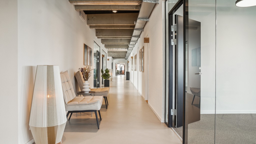 Let lager tæt ved motorvej