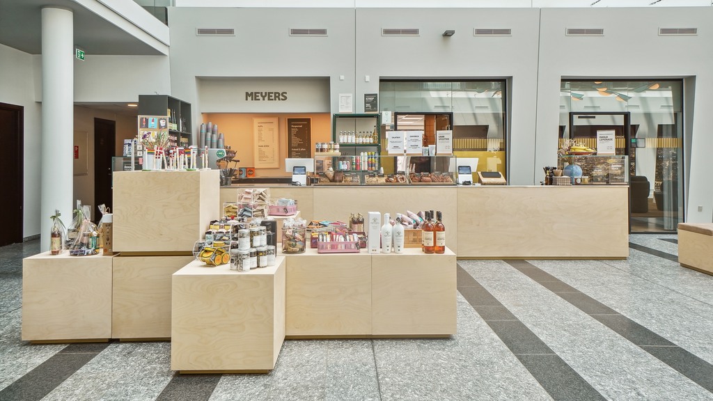 Kontor tæt på alt – by, strand og lufthavn